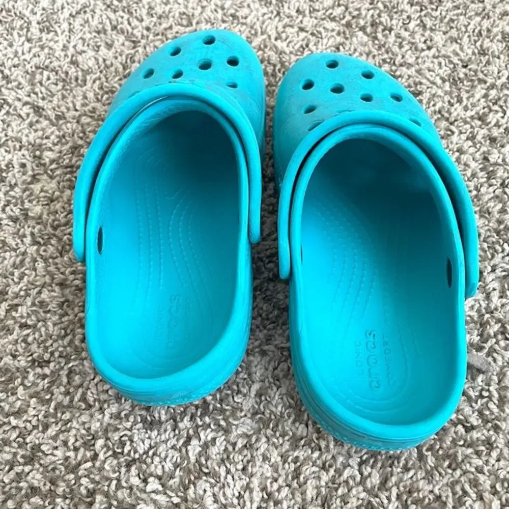 Size 13 / Girls Crocs Sandals
